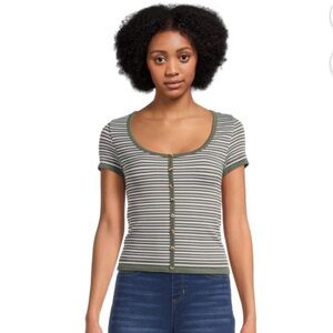 NWOT Seamless stripes Button Front Tee, Womens💛